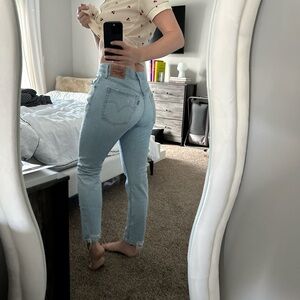 Levis light wash 501’s